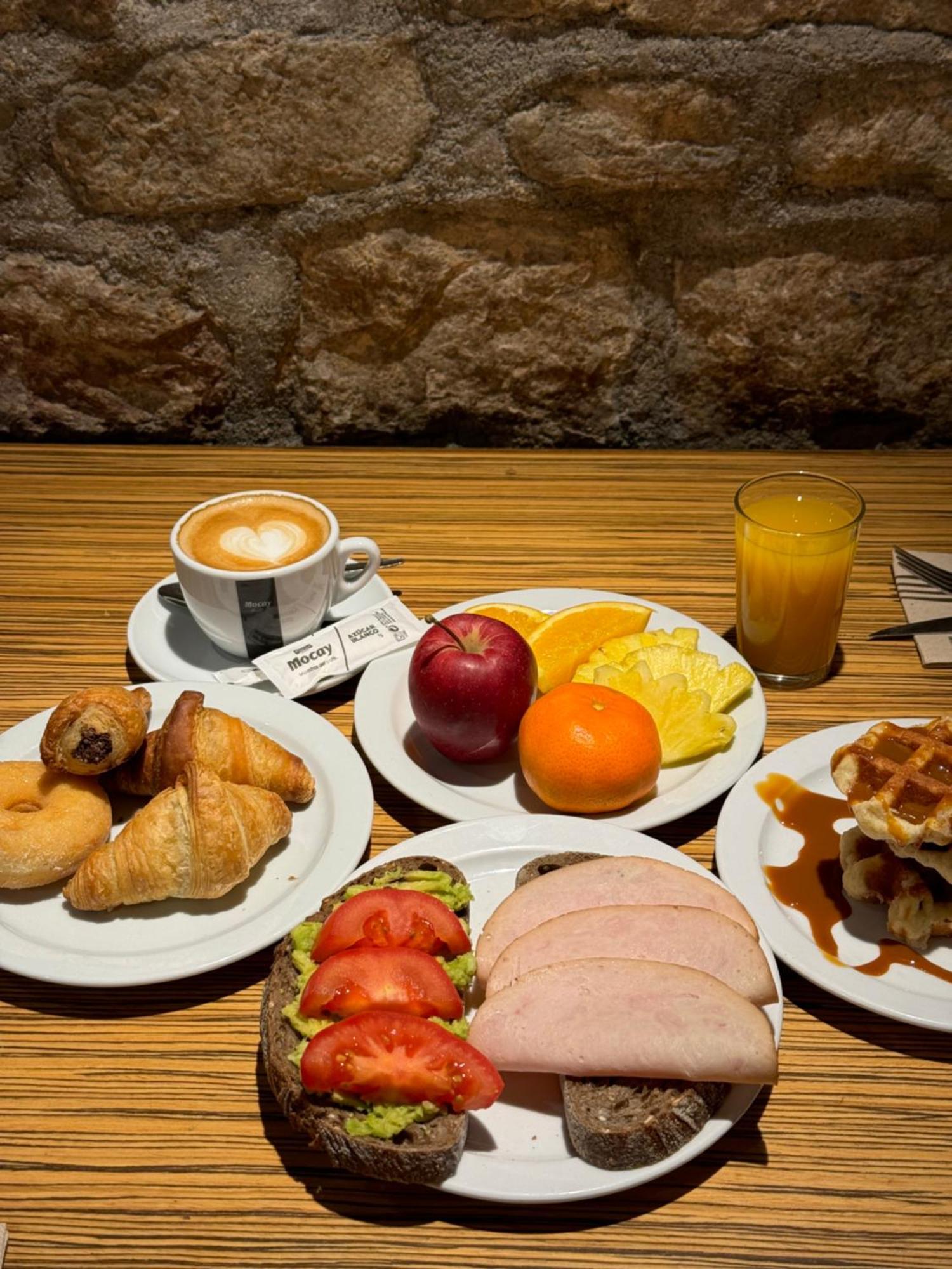 Hostal Fernando Barcellona Esterno foto