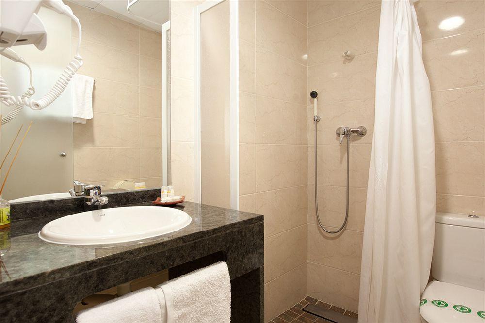 Hostal Fernando Barcellona Esterno foto