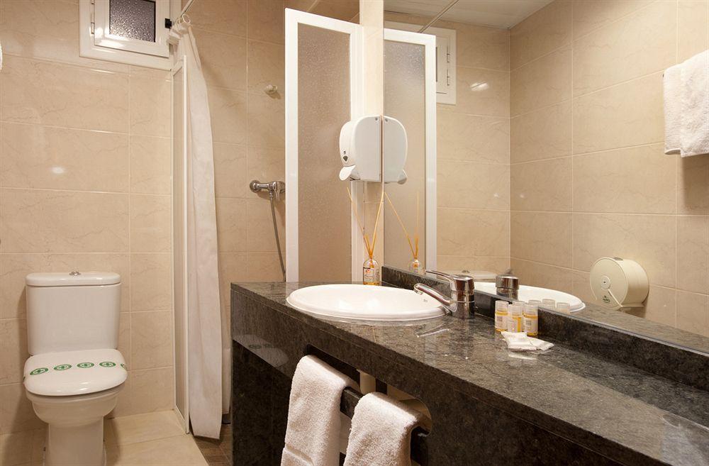 Hostal Fernando Barcellona Esterno foto