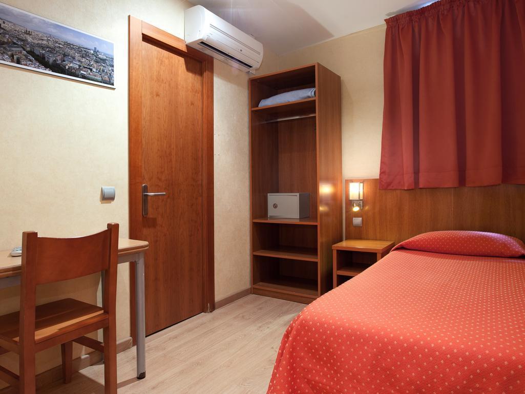 Hostal Fernando Barcellona Esterno foto