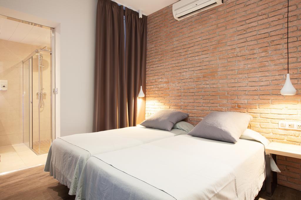 Hostal Fernando Barcellona Esterno foto