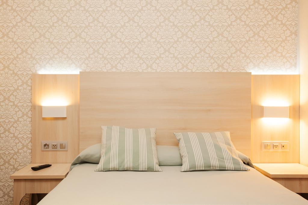Hostal Fernando Barcellona Esterno foto