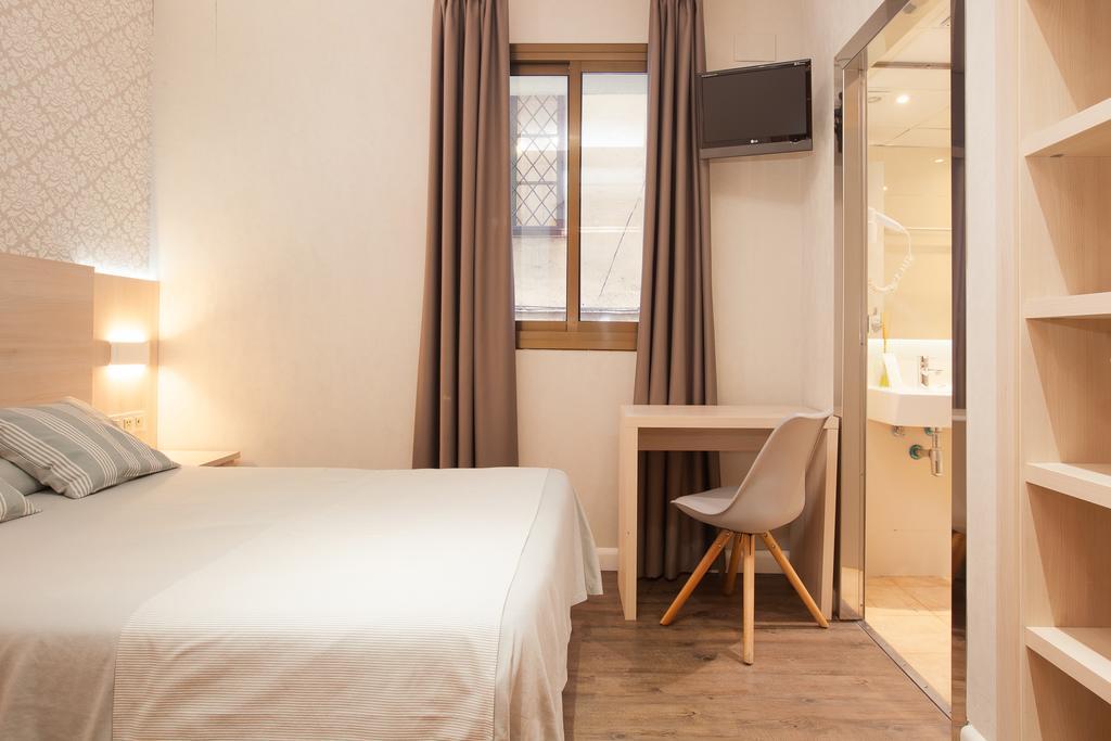 Hostal Fernando Barcellona Esterno foto