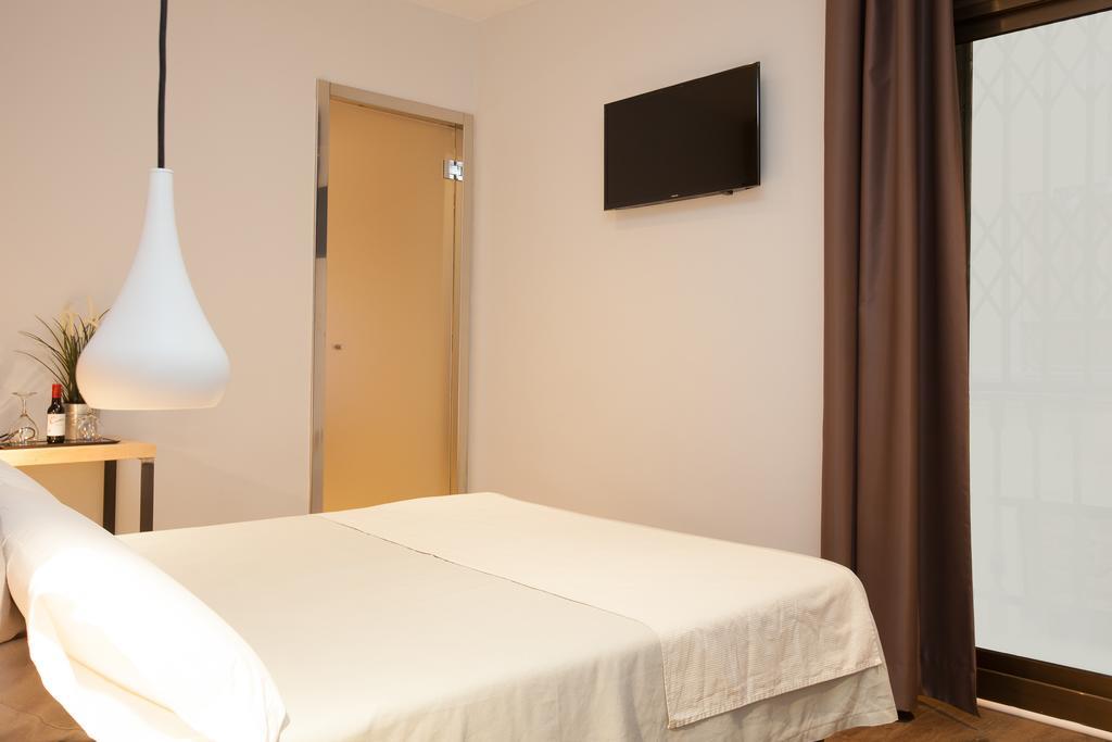 Hostal Fernando Barcellona Esterno foto