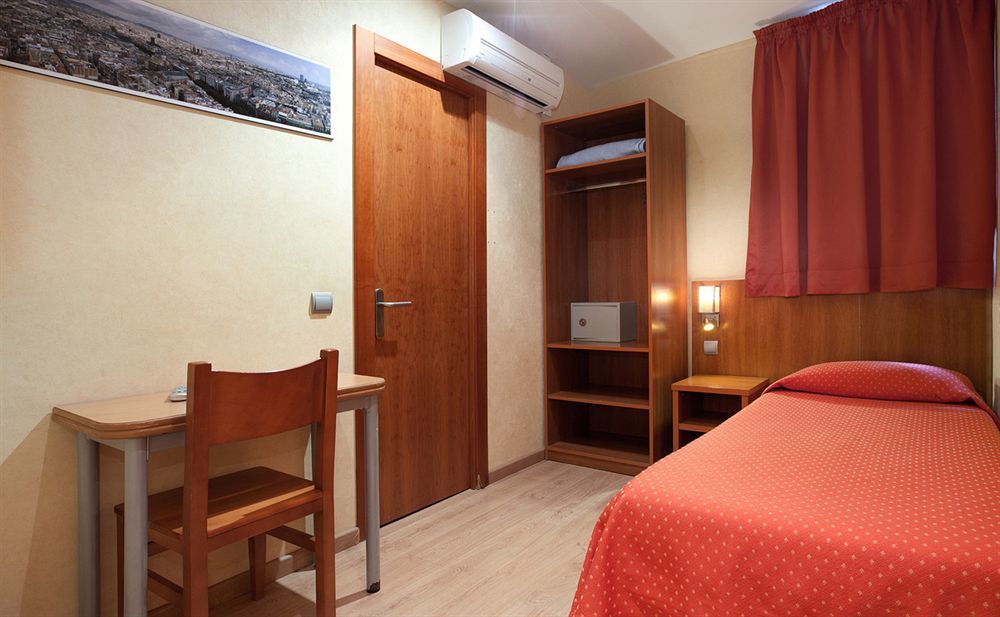 Hostal Fernando Barcellona Esterno foto