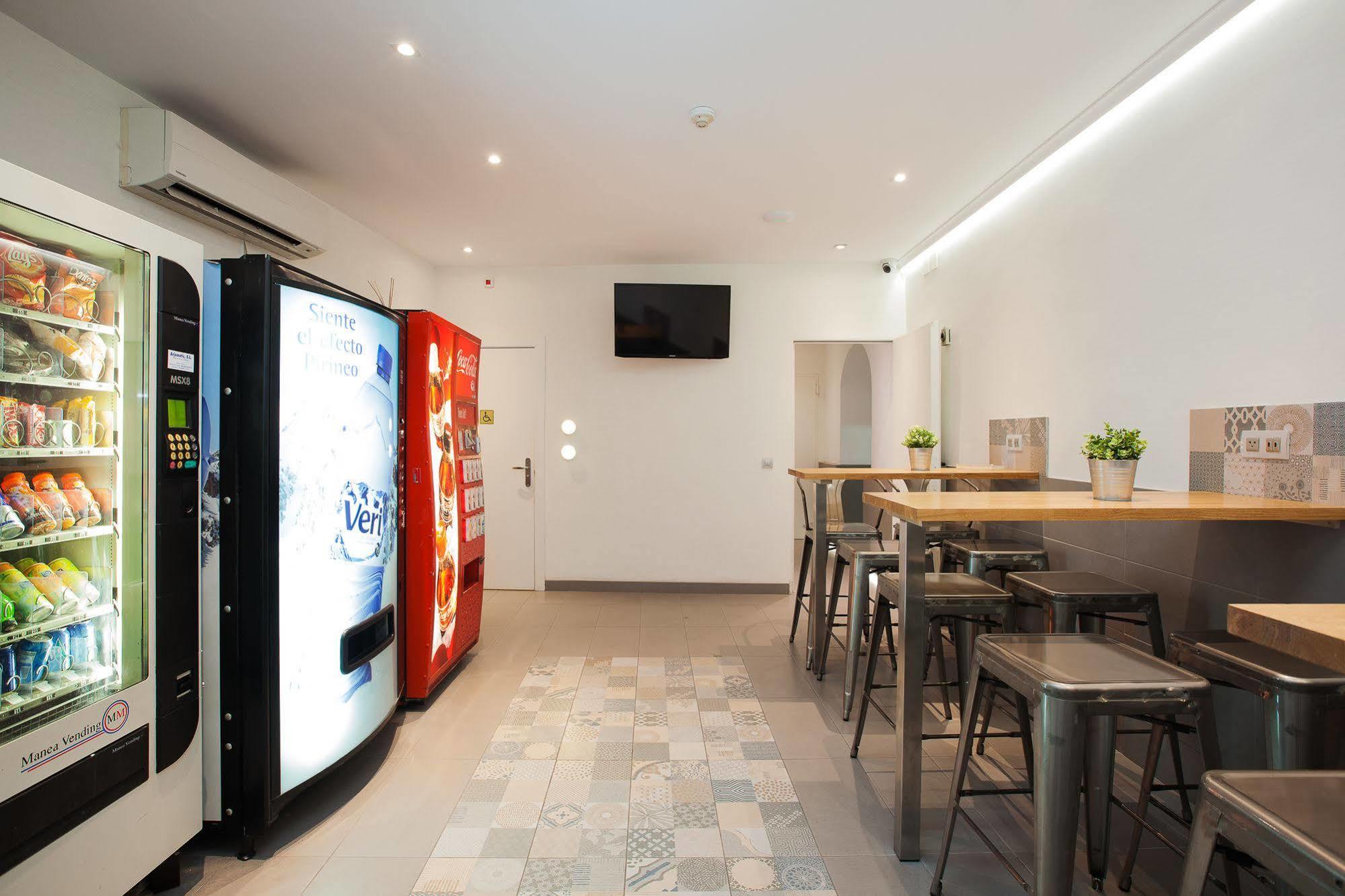 Hostal Fernando Barcellona Esterno foto