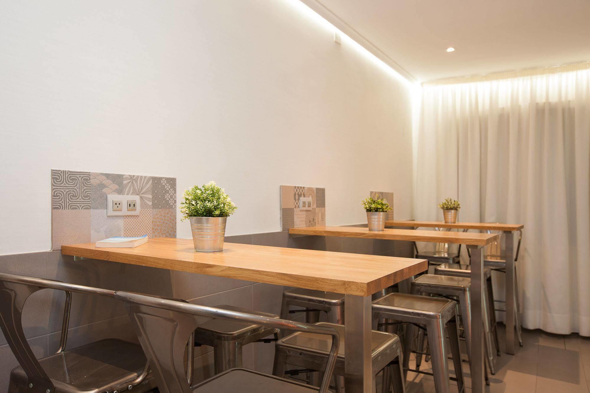 Hostal Fernando Barcellona Esterno foto