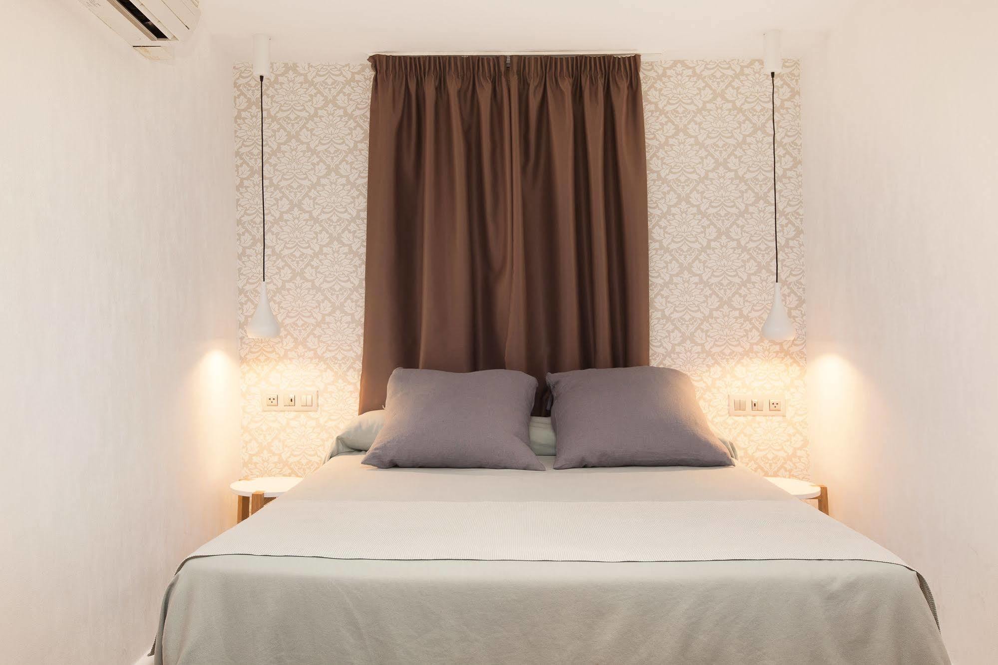 Hostal Fernando Barcellona Esterno foto