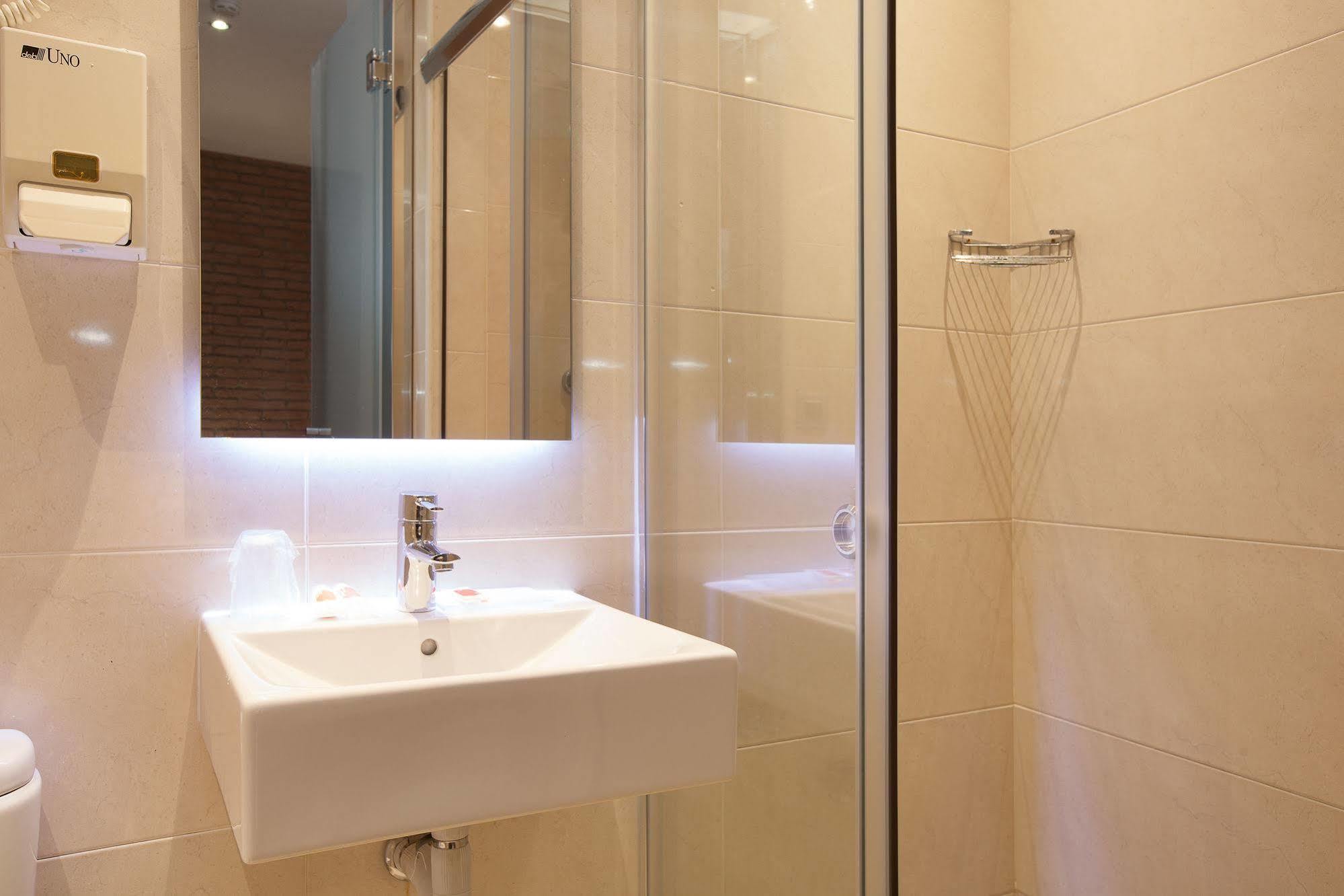 Hostal Fernando Barcellona Esterno foto