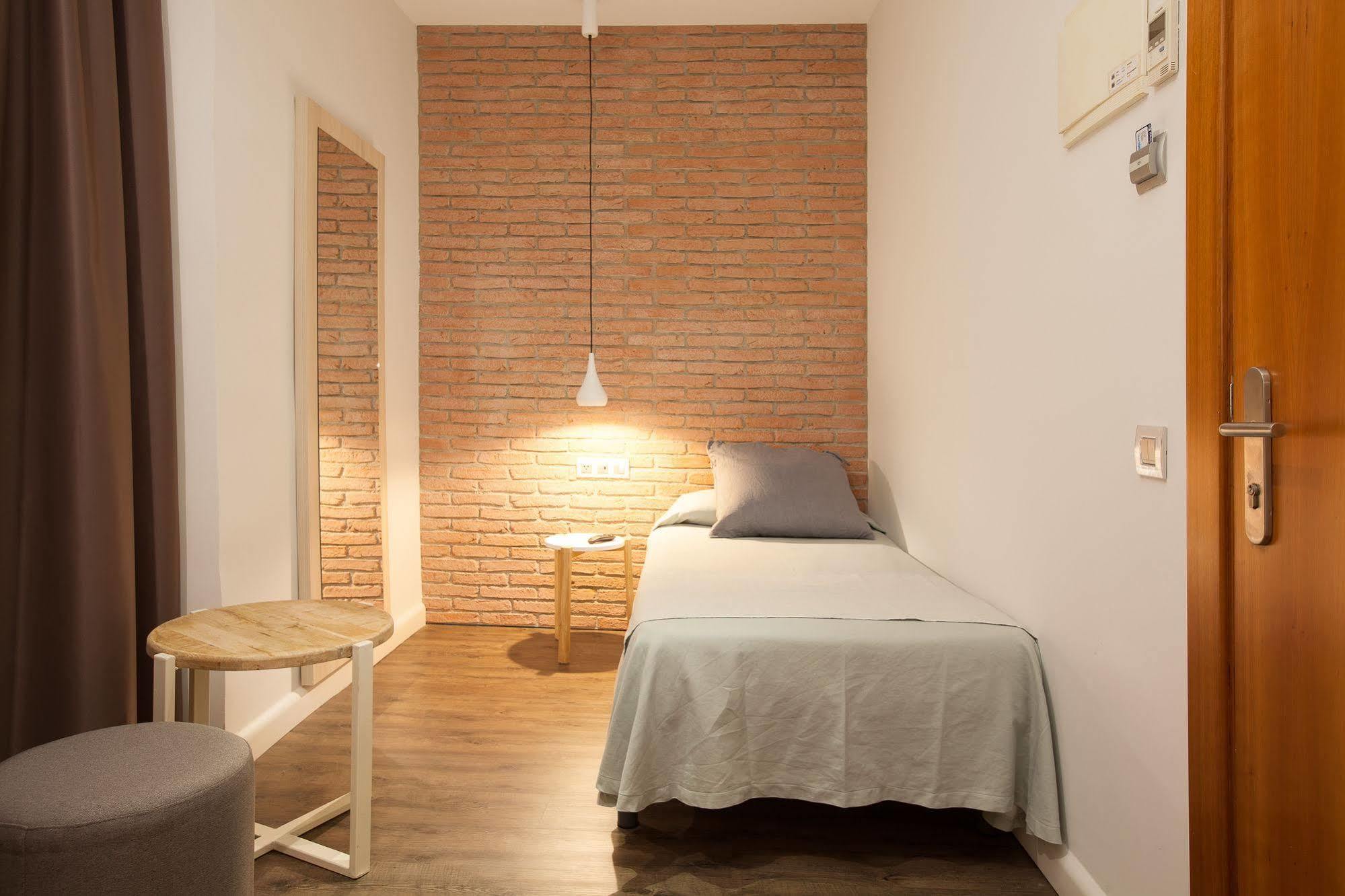 Hostal Fernando Barcellona Esterno foto