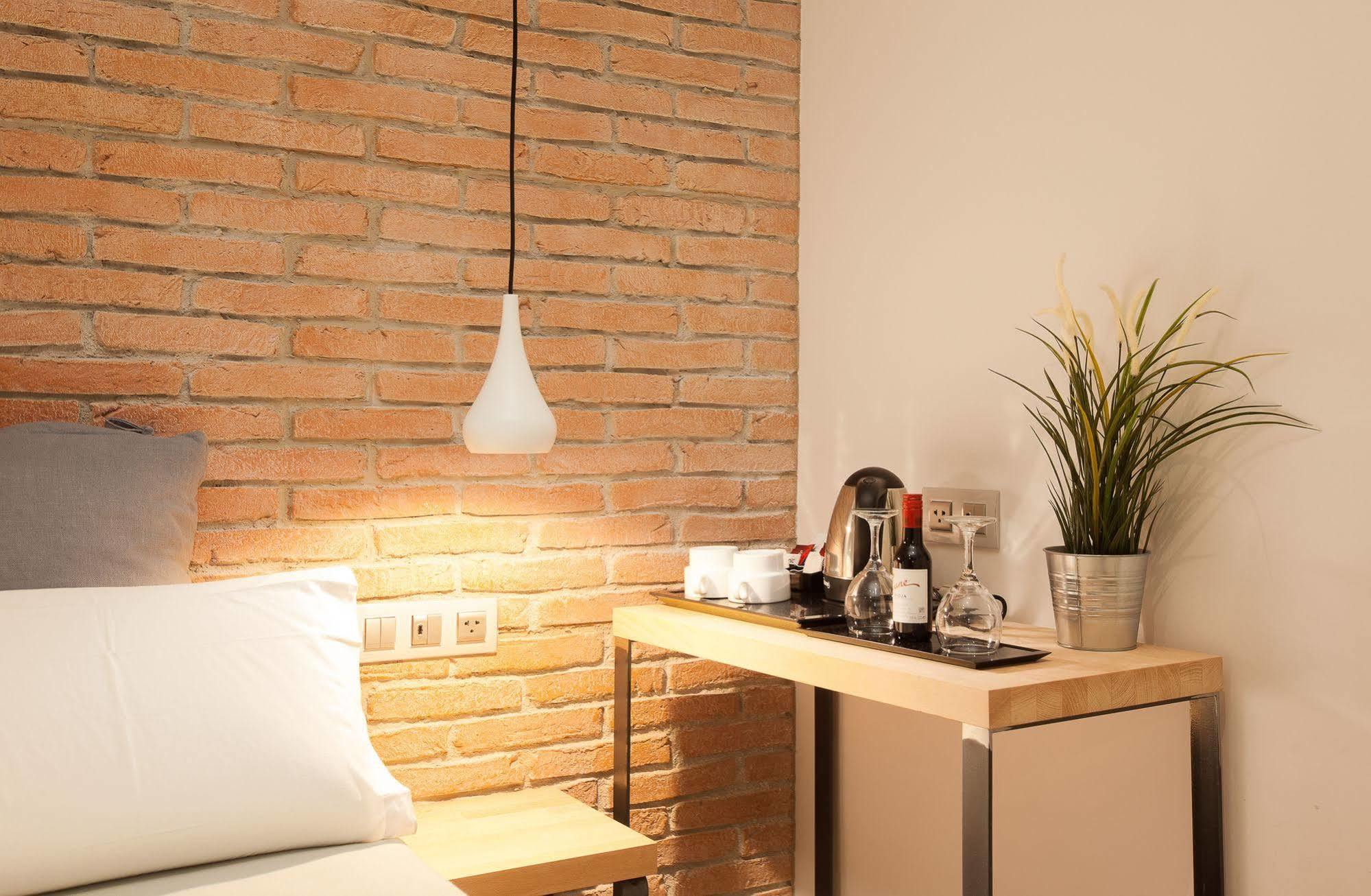 Hostal Fernando Barcellona Esterno foto