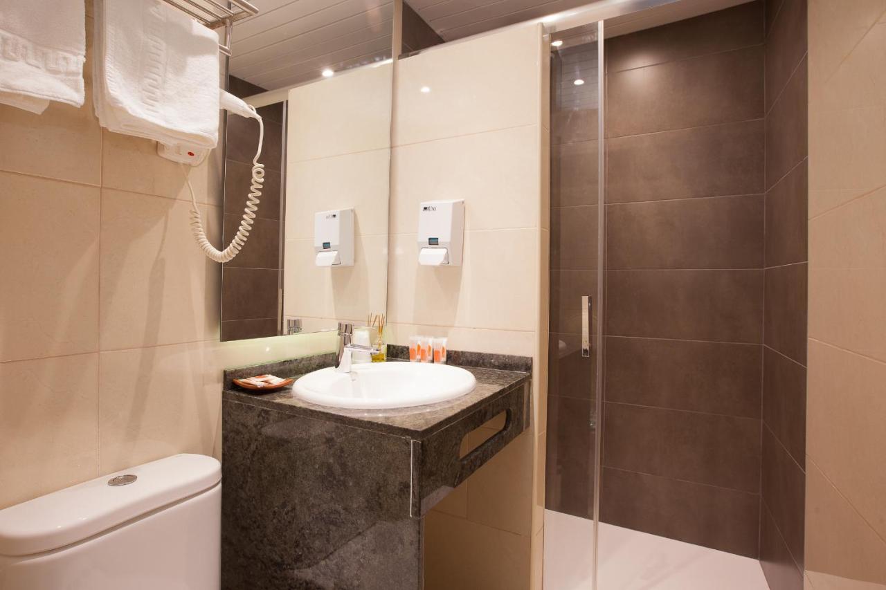 Hostal Fernando Barcellona Esterno foto